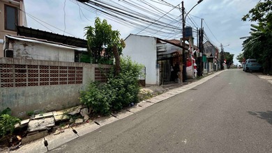 Rumah Hitung Tanahakses Jalan 2 Mobil SHM 275.0 m² di Kalibata