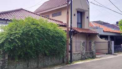 Rumah Layak Huni Lingkungan Tenang Pinggir Jalan Akses 2 Mbl Lowong HGB di Rawajati