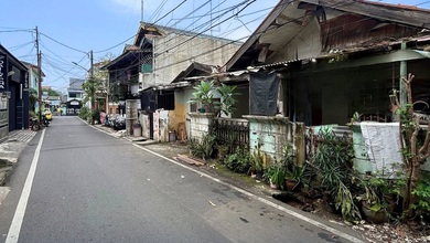 Rumah Hitung Tanah Akses 2 Mobil di Kebon Baru Tebet