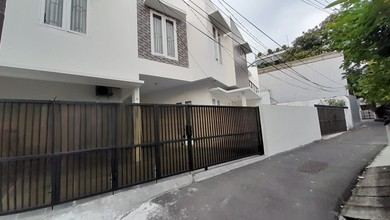 Rumah Design Minimalist di Tebet Barat Lokasi Strategis 