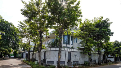 Rumah Mewah Hoek Taman Kebon Jeruk Interconjakarta Barat