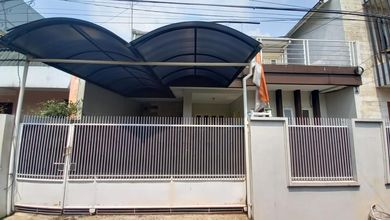 Disewakan Cepat Rumah Cantik dengan Tanah Luas 140 m2 di Tebet