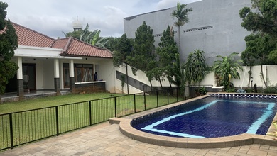 Rumah Cantik Dengan Halaman Belakang Yang Luas Dan Kolam Renang Kemang Jakarta 