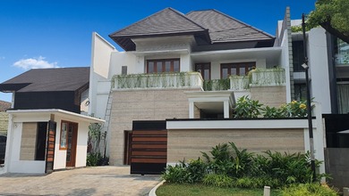 Turun Harga Rumah Gaya Resort Bali Modern Cantik di Pondok Indah Jakarta Selatan SHM 