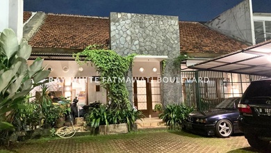 Kebayoran Baru Rumah Cantik Bisa Jadi Hunian Atau Usaha 