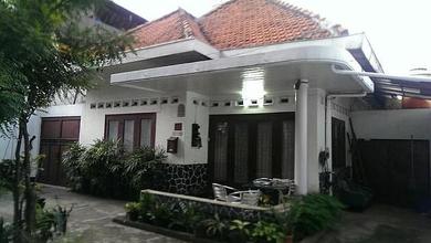 Rumah Benhil Hitung Tanah saja depan Jalan Raya Bendungan Hilir 