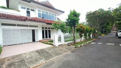 Rumah di Dalam Komplek Tebet Mas Indah, Akses 2 Mobil Depan Taman