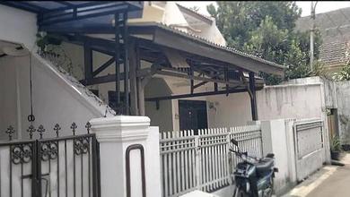 Rumah di Tebet Barat, Akses Jalan 1 Mobil, Hitung Tanah