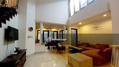 Rumah Bagus Dalam Cluster exclusiv di Pejaten Barat  